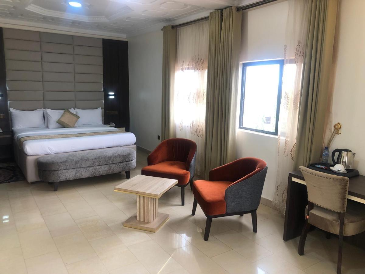 אנוגו Roban Hotels Limited מראה חיצוני תמונה