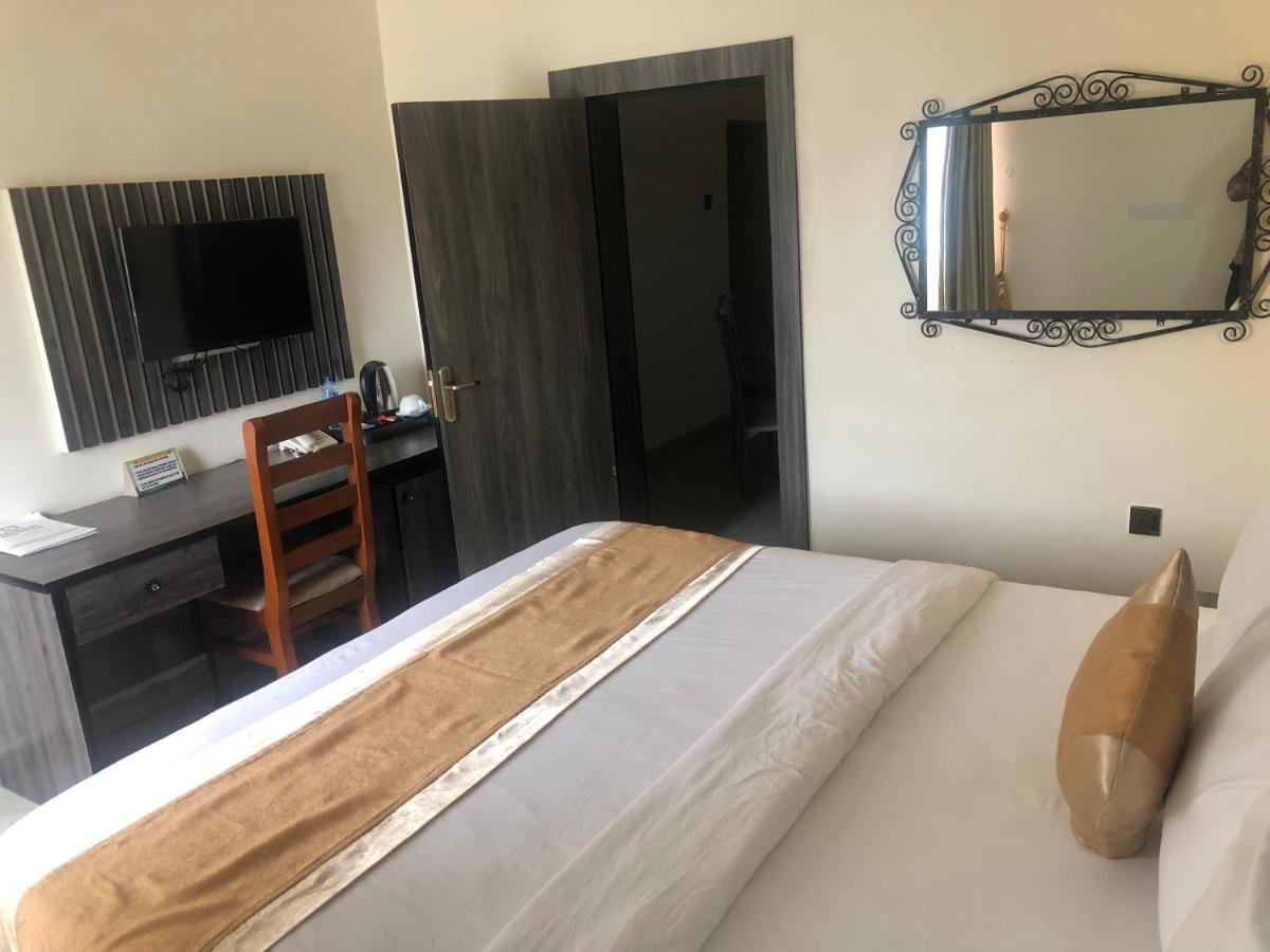 אנוגו Roban Hotels Limited מראה חיצוני תמונה