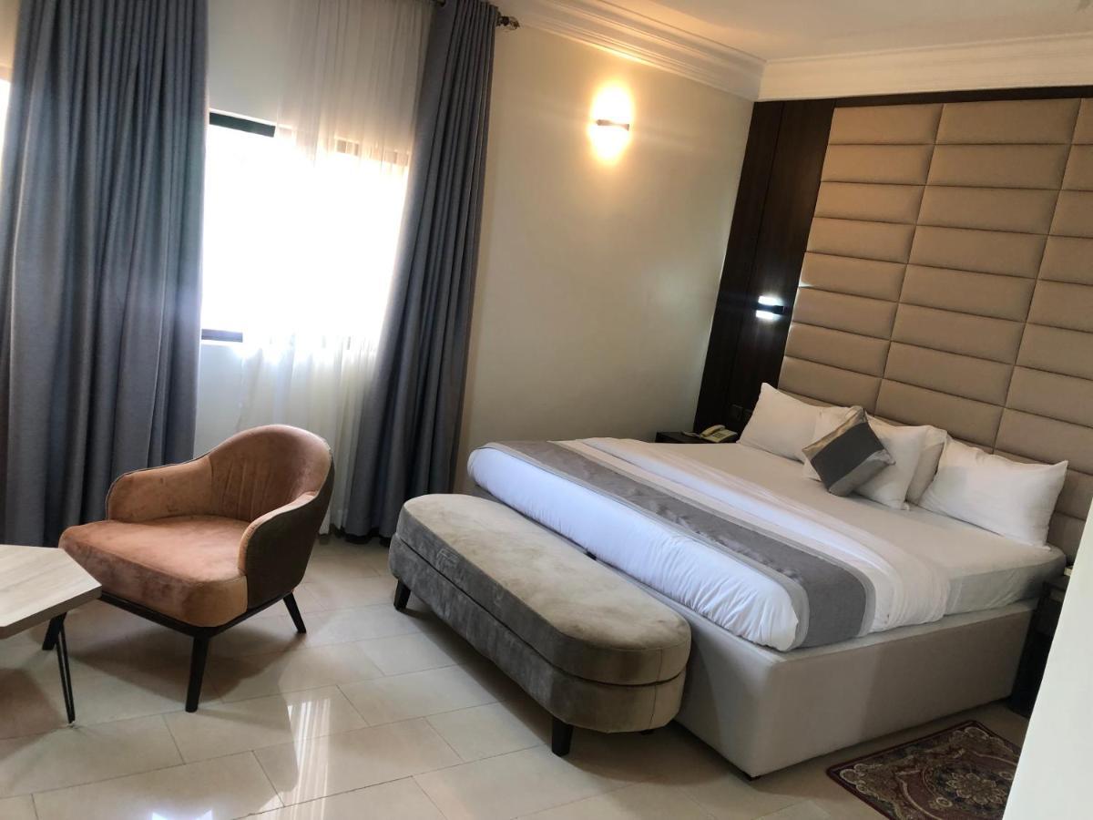 אנוגו Roban Hotels Limited מראה חיצוני תמונה