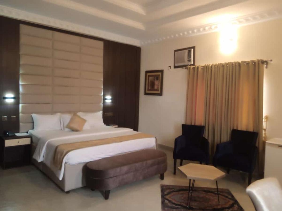 אנוגו Roban Hotels Limited מראה חיצוני תמונה