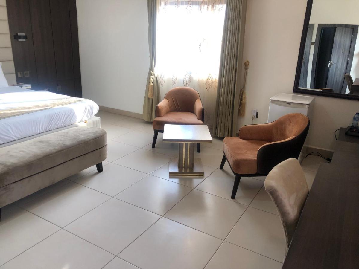 אנוגו Roban Hotels Limited מראה חיצוני תמונה