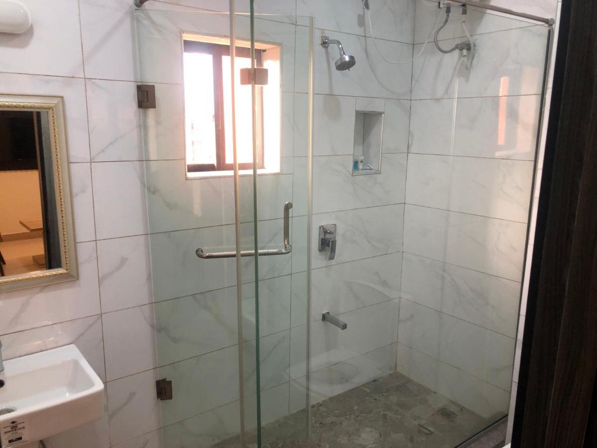 אנוגו Roban Hotels Limited מראה חיצוני תמונה