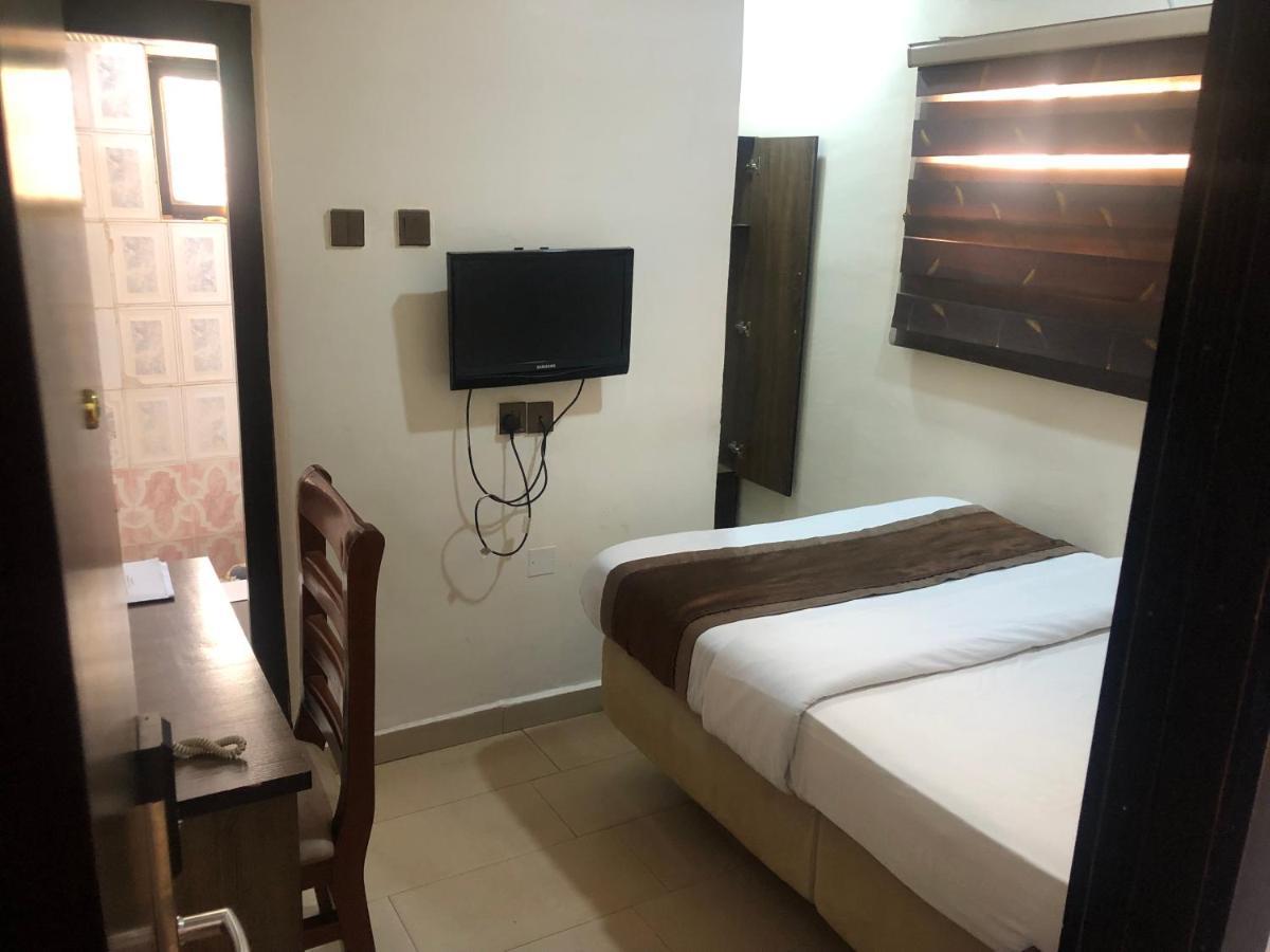 אנוגו Roban Hotels Limited מראה חיצוני תמונה