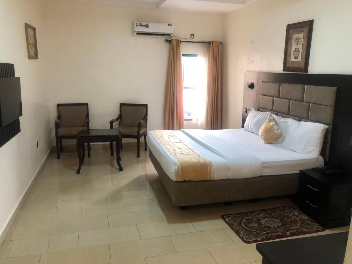 אנוגו Roban Hotels Limited מראה חיצוני תמונה