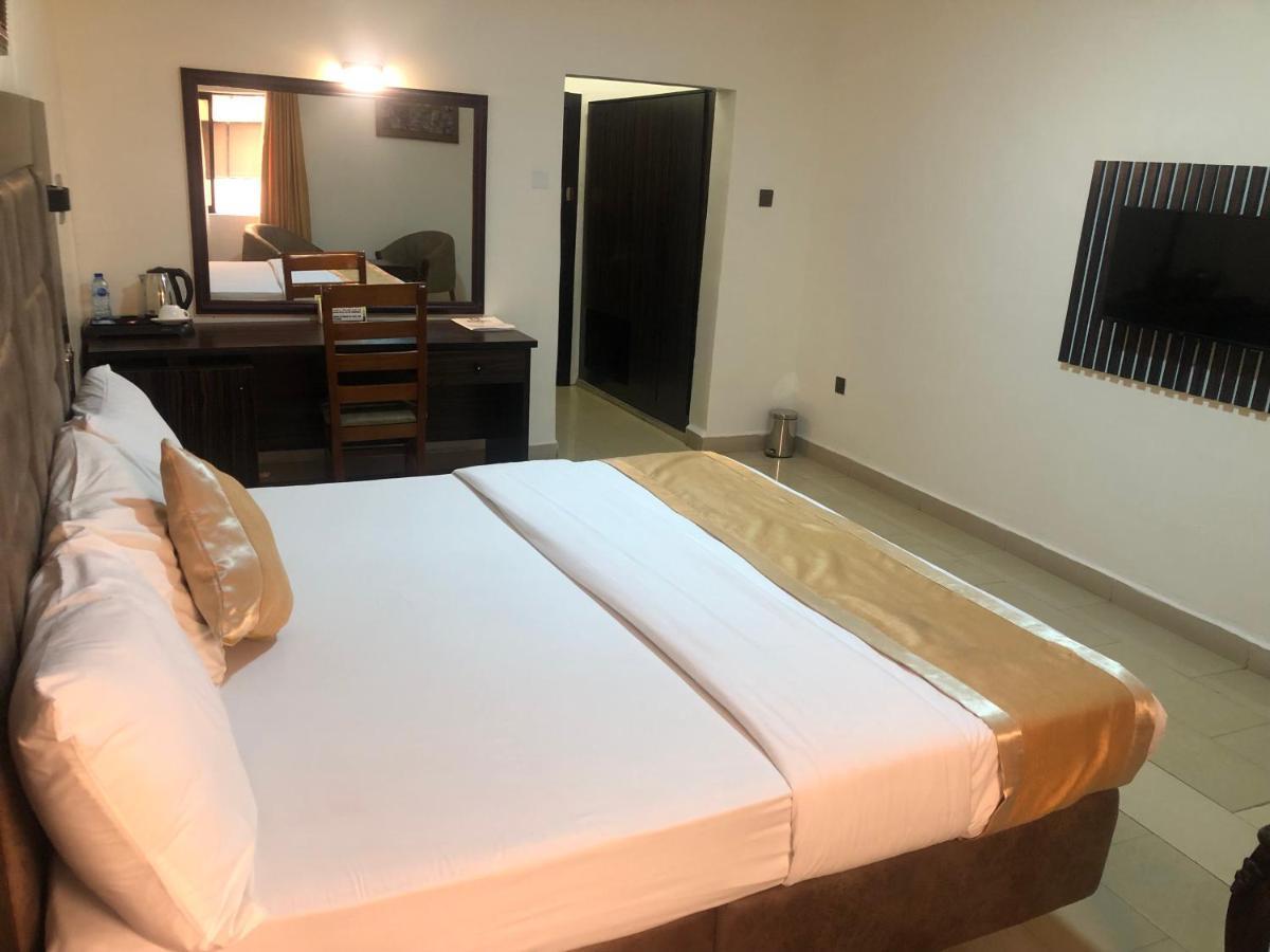 אנוגו Roban Hotels Limited מראה חיצוני תמונה